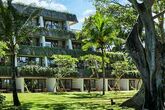 Hyatt Regency Bali - Begrüntes Hotelgebäude mit Zimmern