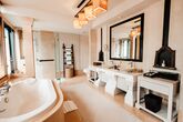 Melati Beach Resort & Spa - Family Pool Villa Badezimmer