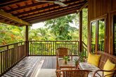 Farmhouse Resort & Spa by Smiling Gecko - Premium Khmer Bungalow Terrasse