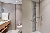 Hilton Garden Inn Muscat - Badezimmer
