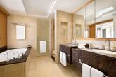 Hilton Muscat Al Bandar - One Bedroom Suite Badezimmer