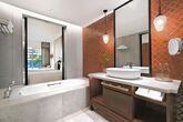JW Marriott Khao Lak Resort & Spa - Deluxe Lagoon Pool Access Badezimmer