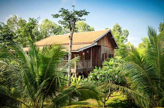 Farmhouse Resort & Spa by Smiling Gecko - Premium Khmer Bungalow