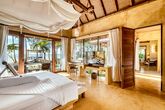 High Season Pool Villa & Spa - Beachfront Suite Pool Villa Schlafzimmer