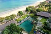 Jimbaran Puri, A Belmond Hotel - Luftaufnahme Pool- und Strandbereich