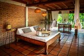 Farmhouse Resort & Spa by Smiling Gecko - Premium Khmer Bungalow Aussenbereich im Untergeschoss