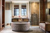 Alaya Resort Ubud - Suite Badezimmer
