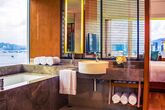 Renaissance Hong Kong Harbour View Hotel Superior Corner Suite Badezimmer