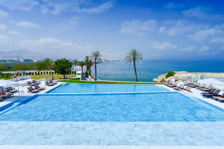 Crowne Plaza Muscat - Pool