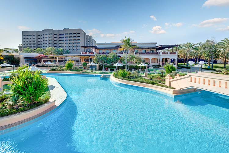 InterContinental Muscat - Hotel- & Poolanlage