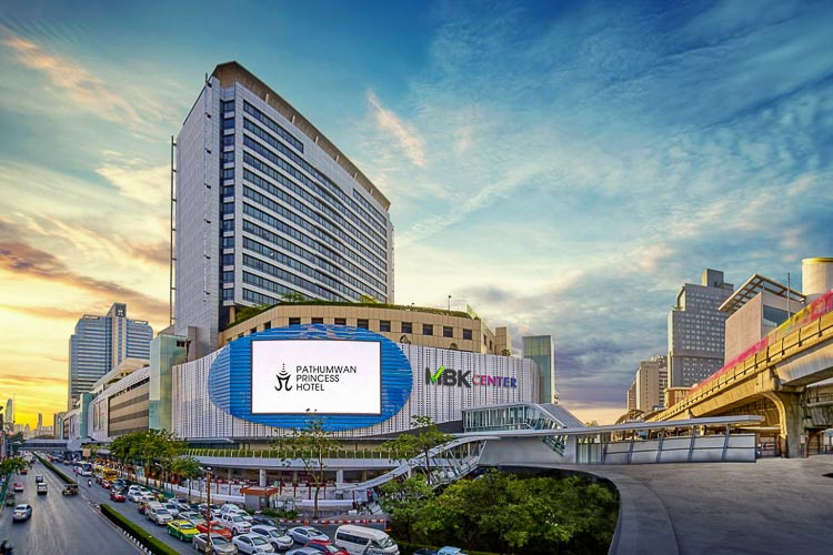 Pathumwan Princess Bangkok Aussenansicht mit MBK Shopping Center