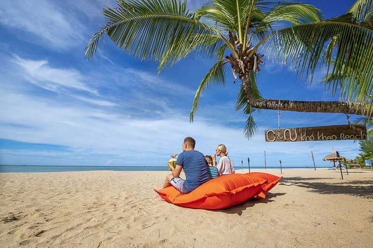 C&N Kho Khao Beach Resort - Strand